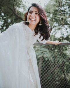Samantha Instagram - ❤️❤️Wearing this lovely outfit by @sahilkochar statement jhumkas by @laramorakhia @elevate_promotions Styled by @jukalker makeup by @sandysartistry hair @chakrapu.madhu clicked 📸by @eshaangirri