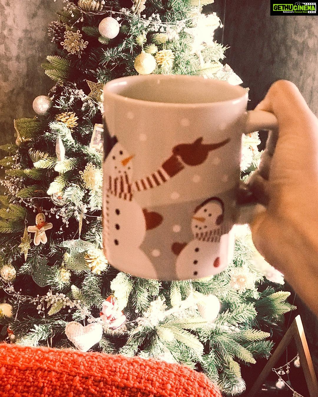Samantha Instagram - Everyday should be Christmas 🎄 #peaceandlove