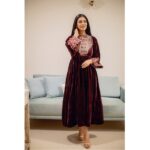 Sarah Khan Instagram - A beautiful velvet outfit by @chilgozayclothingco with intricate detailed embroidery to complete your dazzling look with the finest fabric quality blended with comfort. Come and grab yours before the sale ends. PR:@aneehafeez #chilgozayclothing #witercollection #sarakhan#aneehafeez