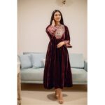 Sarah Khan Instagram - A beautiful velvet outfit by @chilgozayclothingco with intricate detailed embroidery to complete your dazzling look with the finest fabric quality blended with comfort. Come and grab yours before the sale ends. PR:@aneehafeez #chilgozayclothing #witercollection #sarakhan#aneehafeez
