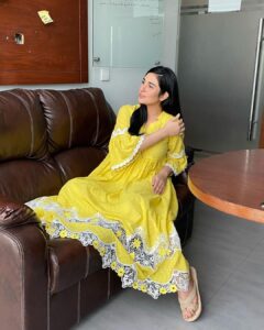 Sarah Khan Instagram - In love with this color and the dress! So comfy 💕 @rosecouture.official Hum TV Network