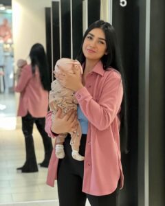 Sarah Khan Instagram - 💕