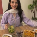 Sarah Khan Instagram - Nutrients with optimum Fats 🥒✌🏻 @tsk_diet made everything so easy on me and I learned alot of things from my nutritionist while I was on a diet with her. These learnings helped me maintain my weight to where I want it to be and she got me out of that food fear for which I’m so grateful to her ❤️ Is your nutritionist telling you to avoid certain foods? Cause mine says eat them all specially during ramzan. Well she has better explainations for everything she claims 👏🏻👏🏻 we need more people like her around us who saves us from all those people who have been monetising fitness. Kudos to team @tsk_diet for debunking the diet myths 👏🏻 #TskDiet #TeamTskDiet #RamadanWithTskDiet