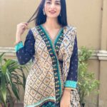 Sarah Khan Instagram – Its lawn season and I know all of you have been waiting for something awesome that is also very affordable – the wait is over because @maahrupk just launched their Spring Summer Unstitched Lawn collection!!

*Go online to Maahru.pk* and use *my code Sara15* to get 15% off! when you checkout on your order.

The entire collection is perfect for summers with great quality fabric and fun color starting only at PKR 1,550! 

Maahru is also offering free delivery on all dresses plus *14 days* return policy, no questions asked!! Don’t forget to use my code to get discount on your favorite designs! 

#MeraAndaz #MaahruPk