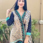 Sarah Khan Instagram - Its lawn season and I know all of you have been waiting for something awesome that is also very affordable - the wait is over because @maahrupk just launched their Spring Summer Unstitched Lawn collection!! *Go online to Maahru.pk* and use *my code Sara15* to get 15% off! when you checkout on your order. The entire collection is perfect for summers with great quality fabric and fun color starting only at PKR 1,550! Maahru is also offering free delivery on all dresses plus *14 days* return policy, no questions asked!! Don't forget to use my code to get discount on your favorite designs! #MeraAndaz #MaahruPk