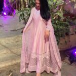 Sarah Khan Instagram – 💕🦄

👗 @farahtalibaziz 

#laapata Karachi, Pakistan