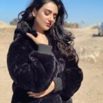 Sarah Khan Instagram - 💖 Wearing Falak’s jacket 👀♥️ Hair and makeup @arshadkhan.makeupartist Nails @sarahsalonandspa