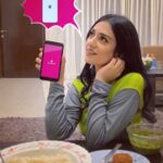 Sarah Khan Instagram - Want to win brand new iPhone 12 and iPhone 11 for FREEE? Grab your phones, open the @foodpanda_pakistan app and order using code PANDACRICKET as much as you can! 💥 The more you order, the higher your chances of winning! #pandacricket #foodpandaZabardast Karachi - The City of Lights