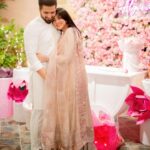 Sarah Khan Instagram - @falakshabir1 💕 Wearing @alayakarachi Makeup @imranaslammua Picture @abdulsamadzia