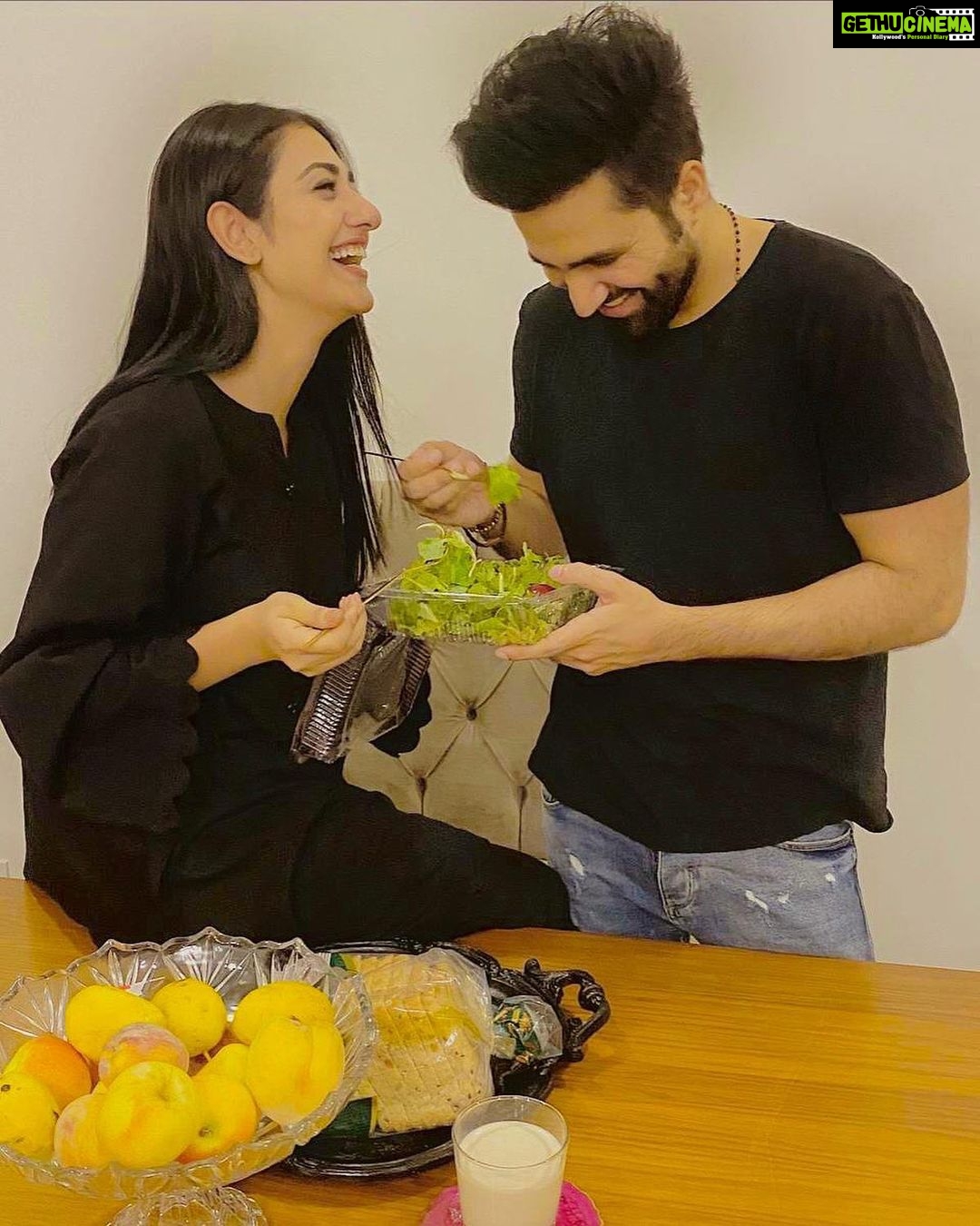 Sarah Khan Instagram - We have just got our customised meal plan from @proatmeal.pk ππ₯πππ₯ and we couldnβt be happier! We had been neglecting fitness for a while now, so we opted for a customised meal plan that incorporates a healthy lifestyle and all our favourite foods.π₯ͺπ₯π₯ If youβre looking to lose weight/ gain muscles then visit @proatmeal.pk and get your plan now! The experts are extremely considerate of your preferences; they provide a customised meal plan according to your preferences and help to achieve your fitness goal.π―πͺπ» Diet plan by : @proatmeal.pk PR by : @fahmeenaaman #Postweddingfitness #ProatmealPk #Sarahkhan #Falakshabir #MrsFalak #Pr #Fahmeenaaman Karachi, Pakistan
