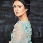 Sarah Khan Instagram - @tabassummughalofficial 🌸 💄 @imranaslammua 📸 @itsshehryaradil Karachi, Pakistan