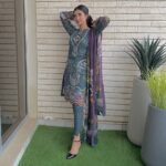 Sarah Khan Instagram - Order Now Jazmín's IRÍS Lawn Volume ll on website www.jazmin.pk Follow @jazminonline Instagram and Facebook pages for more updates. #jazmín #jazminonline #JazmínLawn #IRÍSLAWN Karachi - The City of Lights