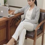 Sarah Khan Instagram - Feedback? #sabaat Karachi, Pakistan