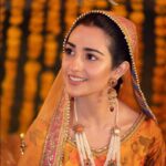 Sarah Khan Instagram - Jewellery @hamnaamirjewelry Jora @meeras.ns Hair and Makeup @imranaslammua Official Photographer for the wedding @abdulsamadzia Event planner @aishazafaruk Karachi کراچی , Pakistan