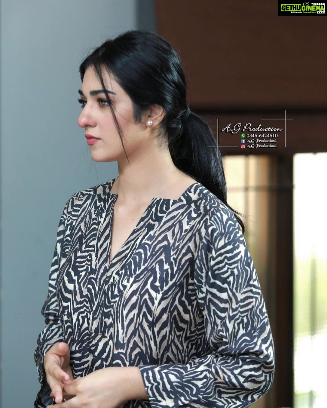 Sarah Khan Instagram - #BTS #AryDigital Karachi - The City of Lights