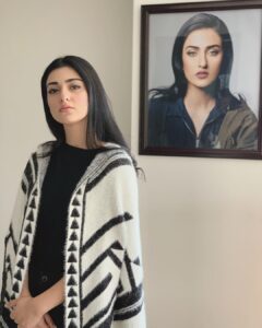 Sarah Khan Instagram - How was the first episode of #SABAAT ? @humtvpakistanofficial