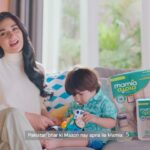 Sarah Khan Instagram - Mere First Baby kay liye meri First Choice Mamia Baby diapers. Now you can grab your baby’s comfort at your nearest stores. Mamia Baby diapers now available in stores nationwide and also online. @mamiapakistan . . . . . #Mamia #mamia_araha_hai #mamia_agaya_hai #MamiaDiapers #MamiaBaby #SarahKhan #SarahKhanXMamia #Pakistan #Nationwide #Online #airliftexpress #DarazPK #HappyShopping #DeliveryacrossPakistan #Diapers #pandamart #Easy #Easier #news #trending #Mamiapakistan