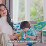 Sarah Khan Instagram – Mere First Baby kay liye meri First Choice Mamia Baby diapers.
Now you can grab your baby’s comfort at your nearest stores. Mamia Baby diapers now available in stores nationwide and also online. @mamiapakistan
.
.
.
.
.
#Mamia #mamia_araha_hai #mamia_agaya_hai #MamiaDiapers  #MamiaBaby #SarahKhan #SarahKhanXMamia #Pakistan #Nationwide #Online #airliftexpress #DarazPK #HappyShopping #DeliveryacrossPakistan #Diapers #pandamart #Easy #Easier #news #trending #Mamiapakistan