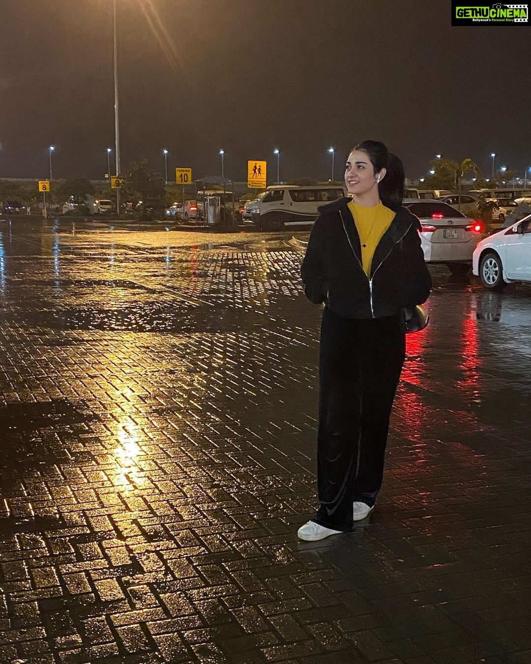 Sarah Khan Instagram - 🌧🥰 Islamabad, Pakistan
