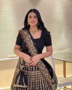Sarah Khan Instagram - 💕✨

Wearing @kanwalmalik.official
Jewellery @kohar_jewel