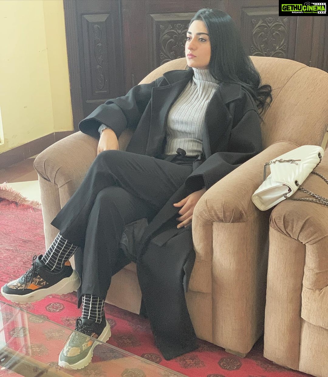 Sarah Khan Instagram - I finally got 8 hours of sleep. Took me 4 days but whatever. #sabaat #miraal Islamabad, Pakistan