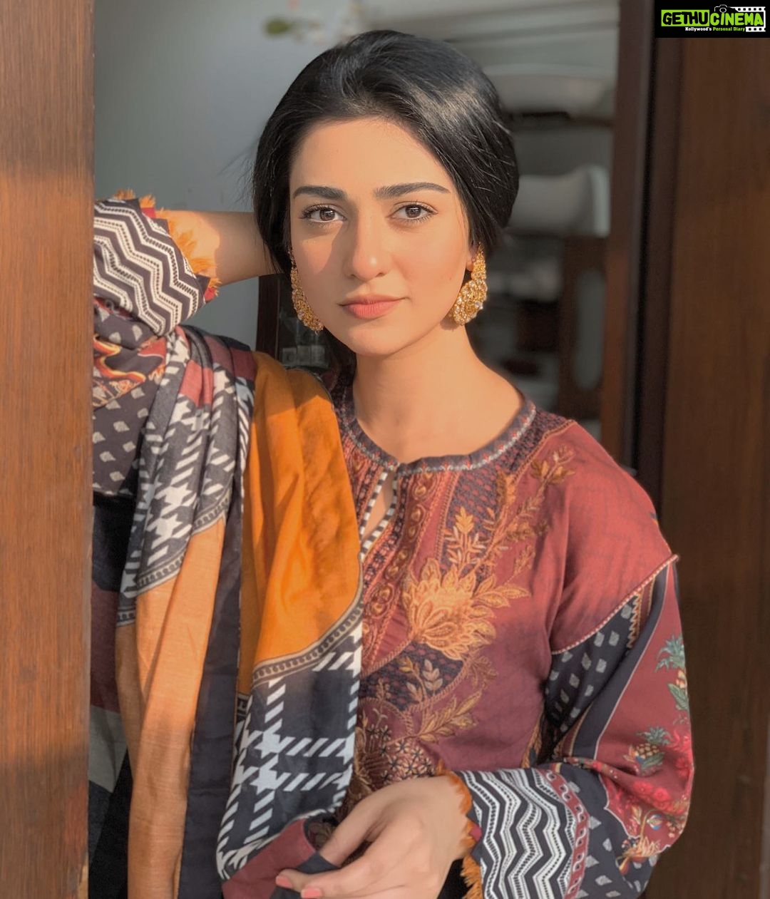 Sarah Khan Instagram - Wearing @baroque_official 🌹 Islamabad, Pakistan