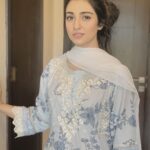 Sarah Khan Instagram – 🌹 wearing @aghanoorofficial Islamabad, Pakistan