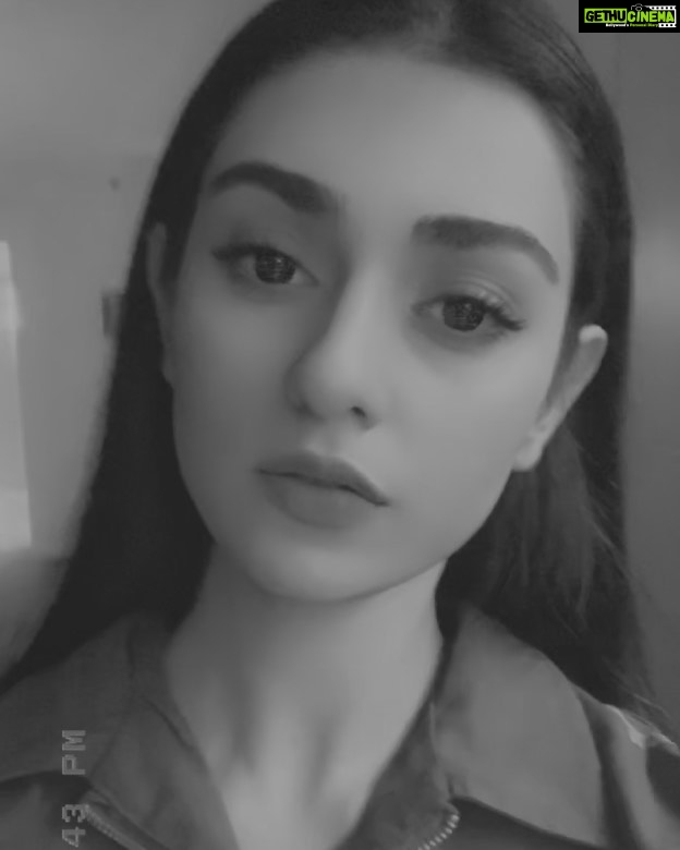 Sarah Khan Instagram - Hello Houston! #kashmirhumawards2019 Houston, Texas