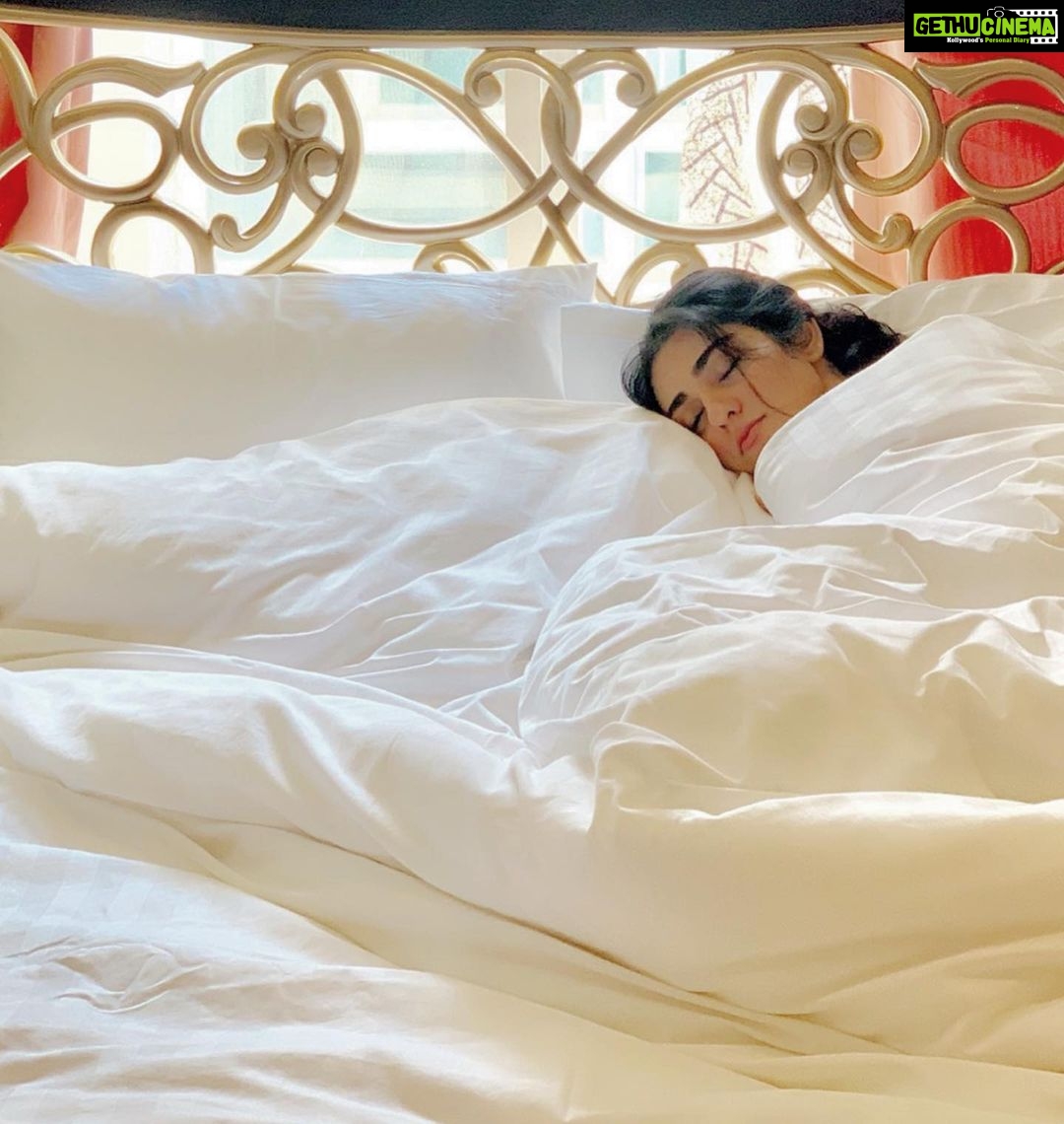 Sarah Khan Instagram - As if I was really sleeping. #Sabaat @humtvpakistanofficial