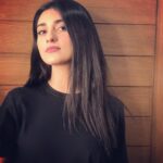 Sarah Khan Instagram - Show me your friends, I’ll show you your future 👁 #SarahKhan Furqans' Makeup Studio & salon