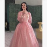 Sarah Khan Instagram - Stop taking my pictures. ☝🏻