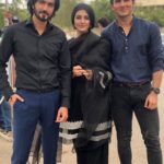 Sarah Khan Instagram - Are you guys excited to see us in upcoming episodes of #deewareshab ?@shahzadsheikh37 @shahrozsabzwari Wearing @nadashahofficial