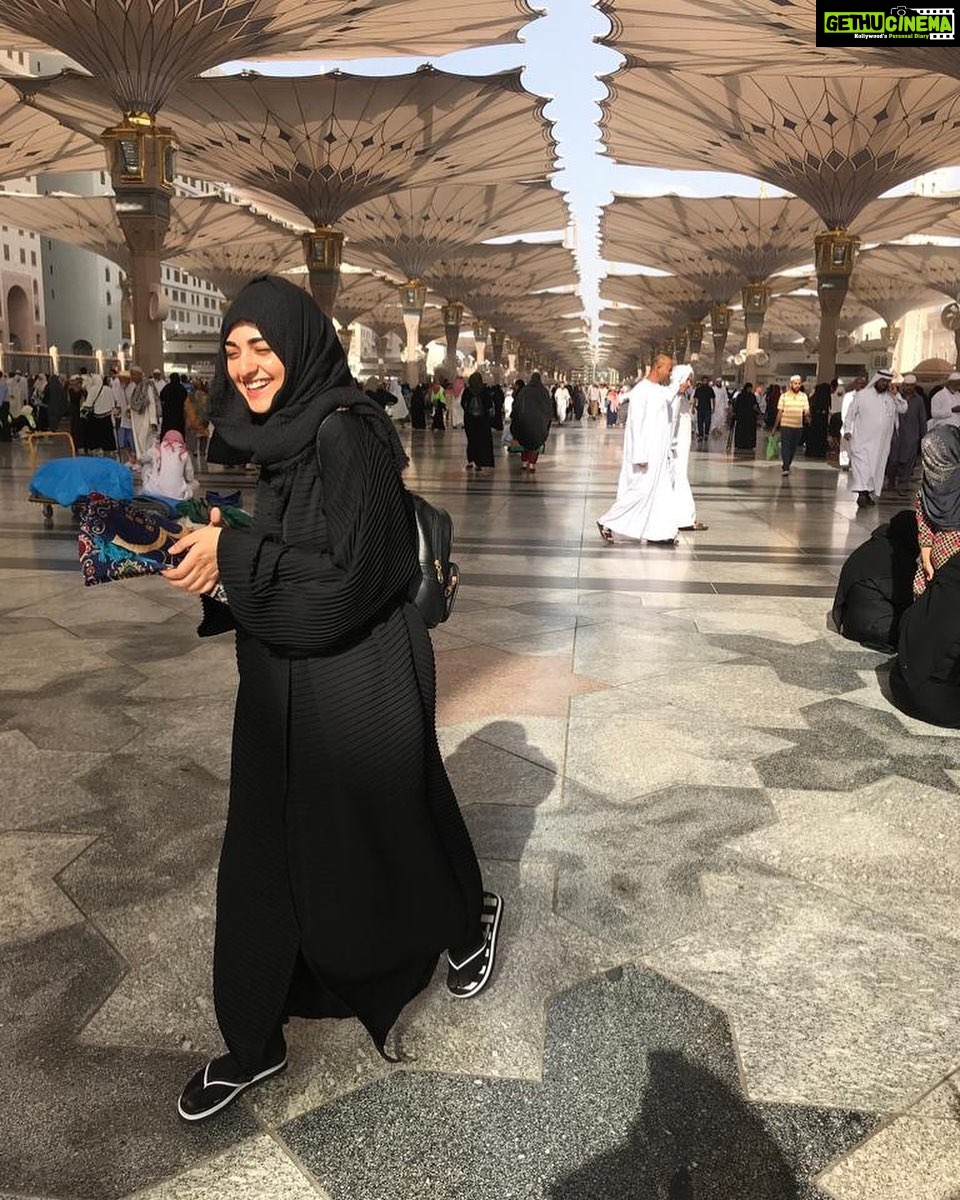 Sarah Khan Instagram - There’s no place like Madina ♥️ this is where I was born and this is where I belong. May Every Muslim get to see this Place InshAllah.