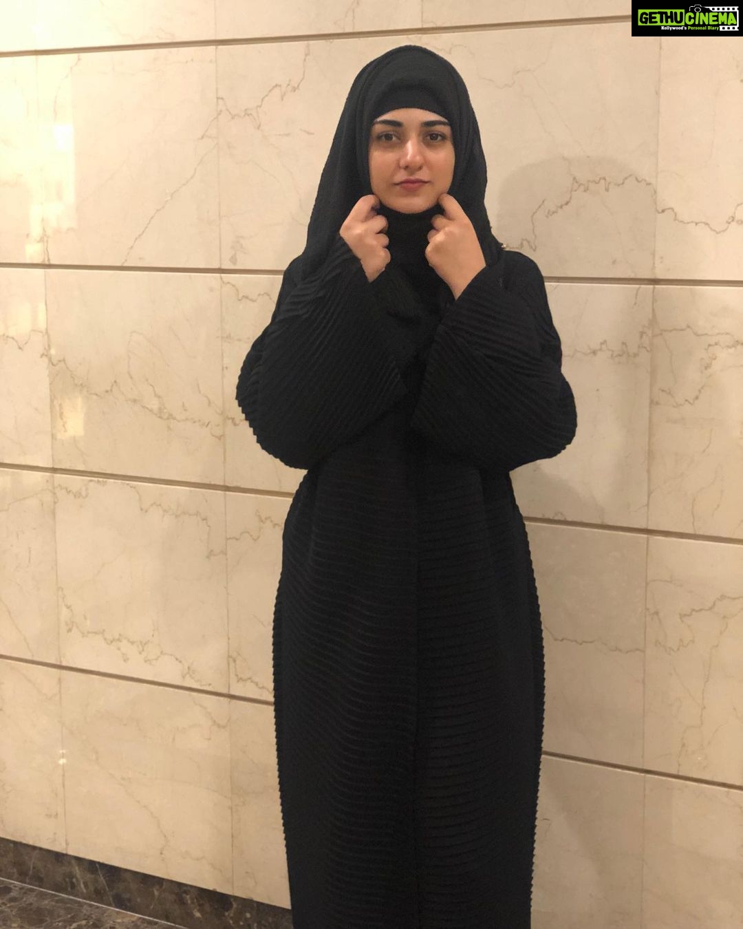 Sarah Khan Instagram - Another day in Makkah #thirdUmrah☑️ 🕋