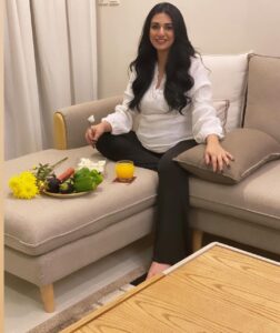 Sarah Khan Instagram - During this phase of my life, @proatmeal.pk has made a significant difference in my health.♥️ My nutritionist, Tayaba, has entirely changed the way I think about food and I get greater treatment from her than from other nutritionists. I strongly recommend Tayaba and her team for their excellent meal plans! P.S. Can’t wait to begin my postpartum weight loss journey with her.🤩