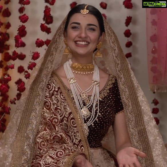 Sarah Khan Instagram - I try not to laugh at my own jokes but we all know Iām hilarious! š©š»āš¼ #justwanttospendtherestofmylifelaughing