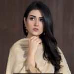 Sarah Khan Instagram – #MereHumdum tonight 8pm @humtvpakistanofficial