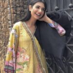Sarah Khan Instagram - NOTHING BEATS A GREAT SMILE. #Lahore 🌹