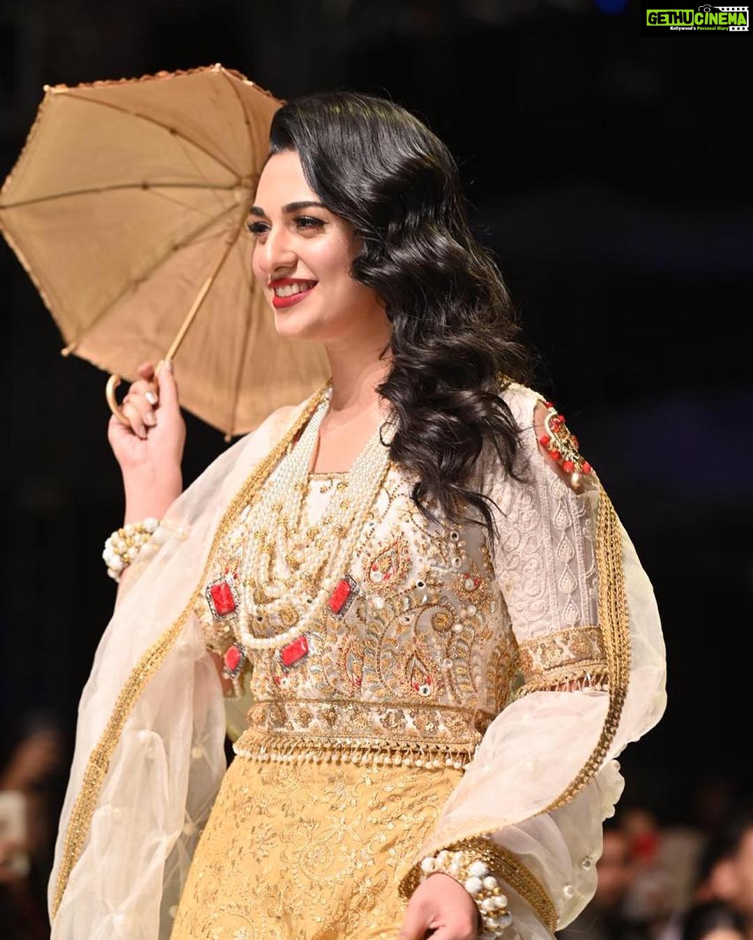 Sarah Khan Instagram - @humaadnanofficial @tapujaveri 👏🏻🌹