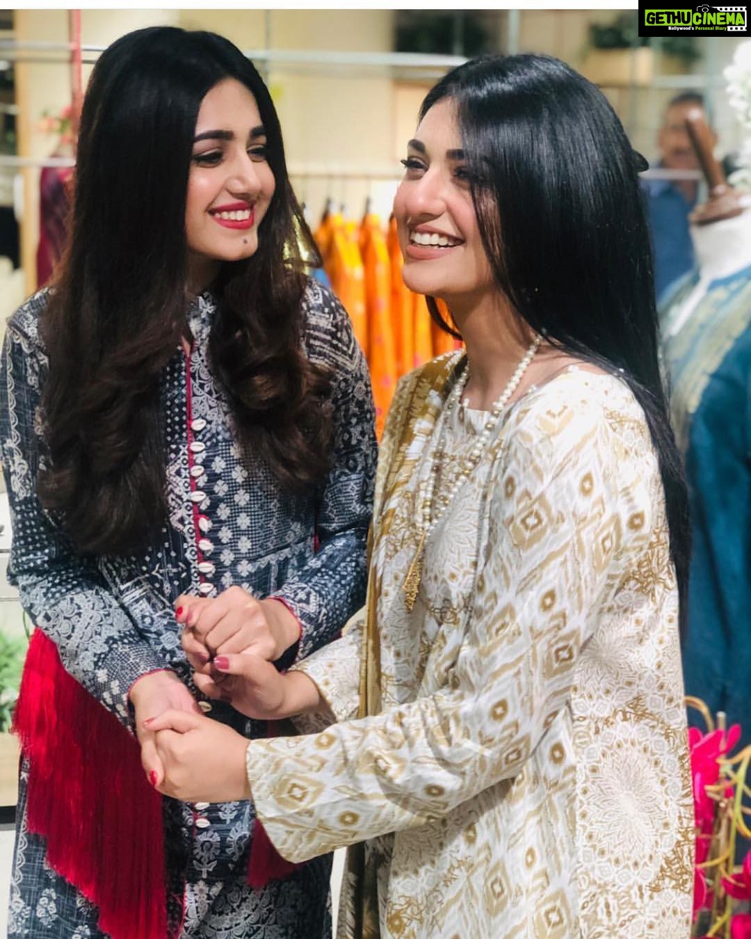 Sarah Khan Instagram - This beautiful girl 😘 @anumfayaz786 Pc @rraannaayy @tarzz.official