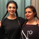 Sarah Khan Instagram - Loving life as ever! Twinning with my makeup Artist Shaheen 💕