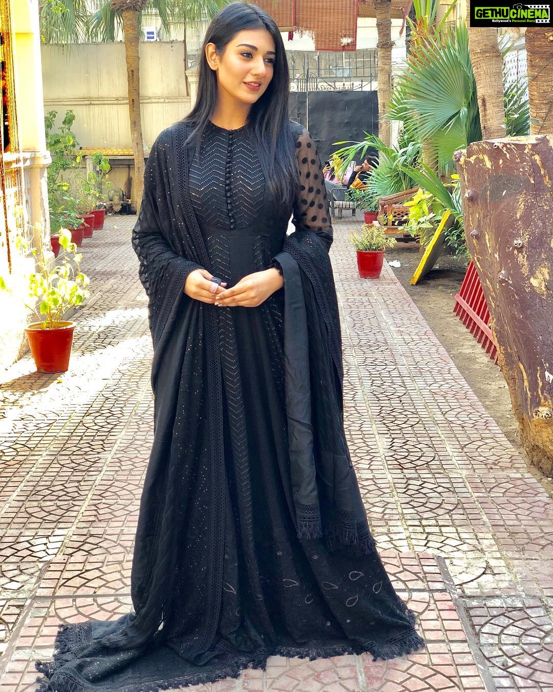 Sarah Khan Instagram - Wearing @farahandfatima 🌹 #deewareshab