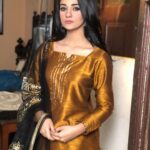 Sarah Khan Instagram – #deewareshab #geetiara @humtvpakistanofficial @deewareshab