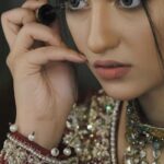 Sarah Khan Instagram - But first, Mascara ✨#backstage #fpw18 @akifilyasofficial