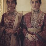 Sarah Khan Instagram - @noorzafarkhann 👑 @humaadnan #backstage #fpw18