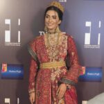 Sarah Khan Instagram - Happy and Proud ✨👑 #DreamTeam @humaadnanofficial @akifilyasofficial