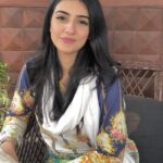 Sarah Khan Instagram - Feedback? #Suboohi @BandKhirkiyan Wearing @katzo_official 💕