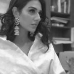 Sarah Khan Instagram - Jhumkian @smart_collection_pk 💕