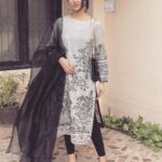 Sarah Khan Instagram - Wearing @alkaramstudio