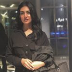 Sarah Khan Instagram – So how was it? Talked about “Band Khirkiyan” (specifically,on your demand) which is starting soon, it’s a project of @humtvpakistanofficial , @aaghaaliofficial is the other lead, it’s a love story of two opposite personalities. AND thank you for great response and love for @merebewafa and @belapurkidayan I had fun, did you? :)
